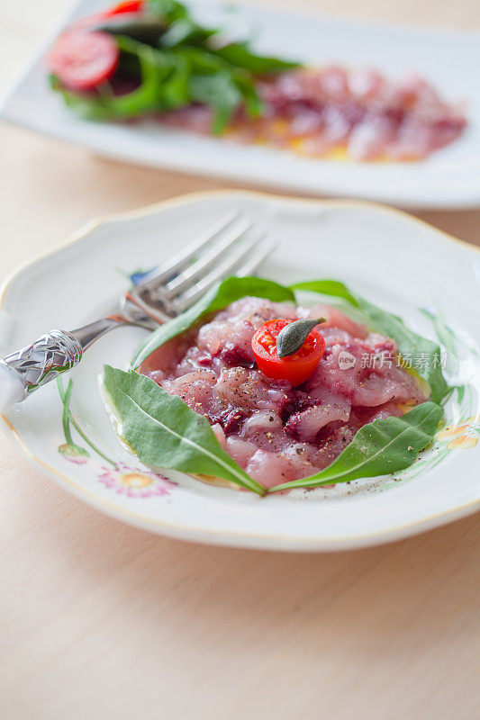 金枪鱼生牛肉片