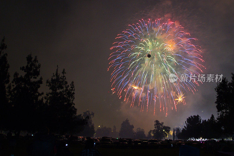 7月4日的烟花庆典，圣诞节和新年