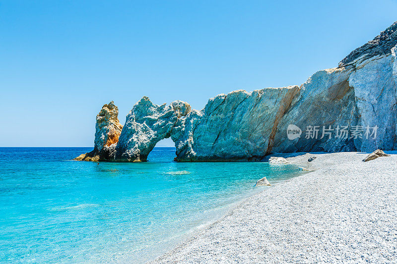 希腊Skiathios岛的Lalaria海滩上的著名岩石