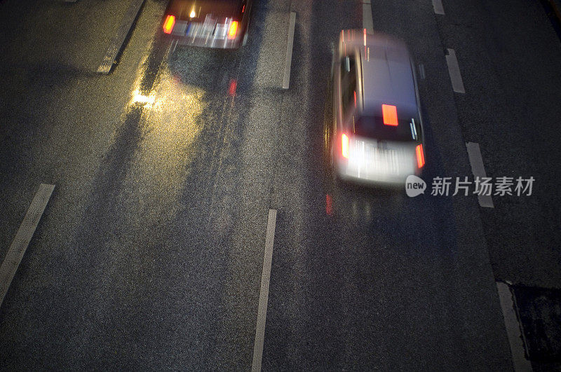 街道夜景与汽车交通