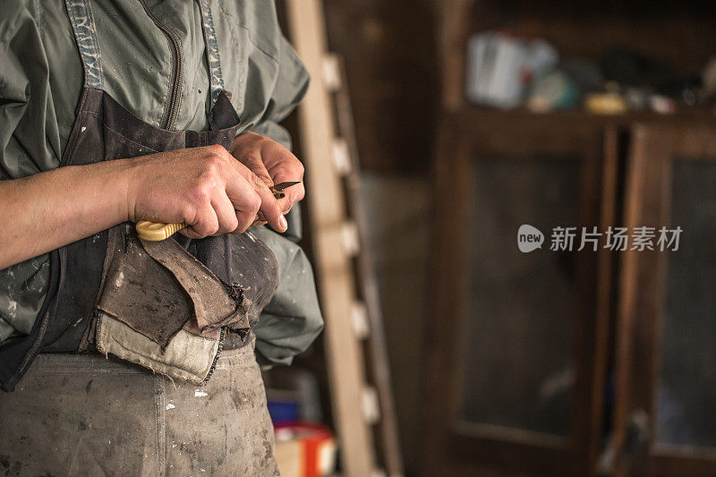 男木匠，用手工工具制作木制品