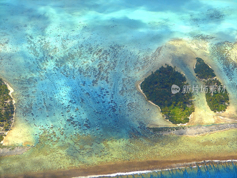 以上波利尼西亚热带夏季天堂:绿松石般的热带海滩，波拉波拉岛，塔希提摩图斯岛和珊瑚礁鸟瞰图-田园诗般的法属波利尼西亚