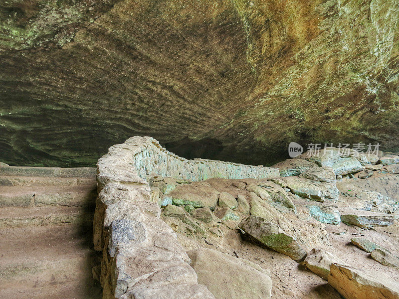 老人洞穴峡谷，霍金山州立公园，俄亥俄州