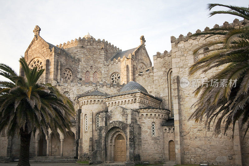 西班牙加利西亚的韦拉克鲁斯教堂建筑特色。