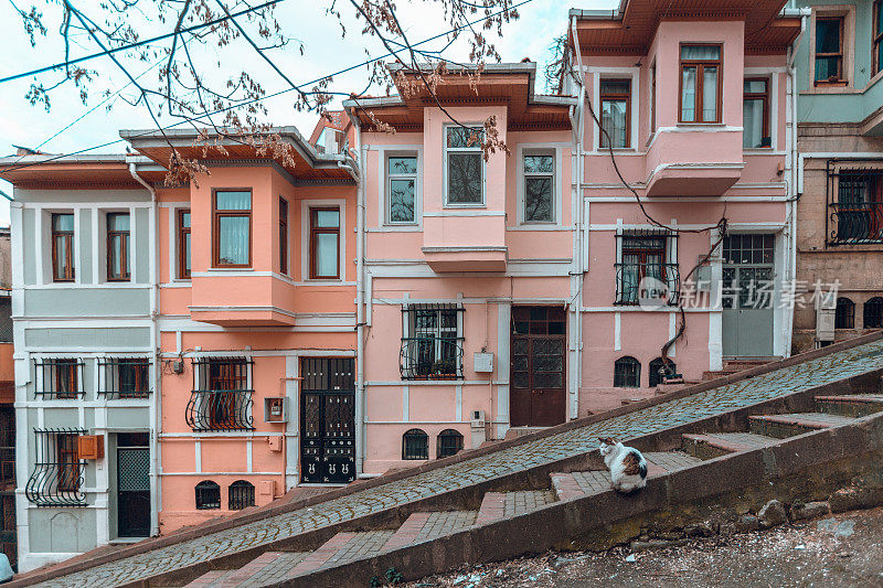 历史开始于城市的街道，伊斯坦布尔法提赫的传统房屋