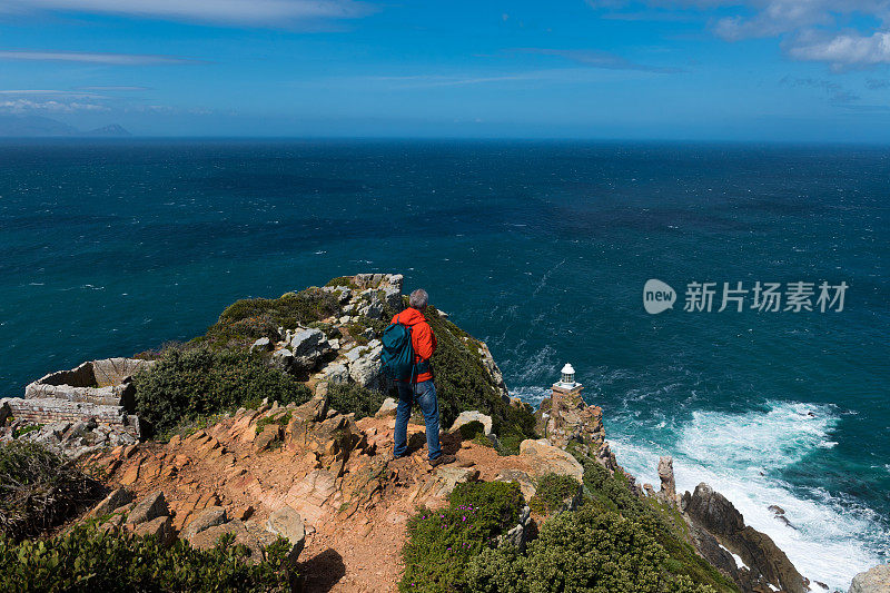 在南非开普敦附近美丽的海角岬徒步旅行