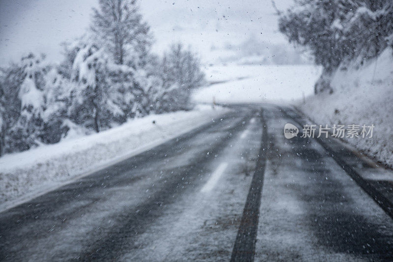 结冰和滑的道路