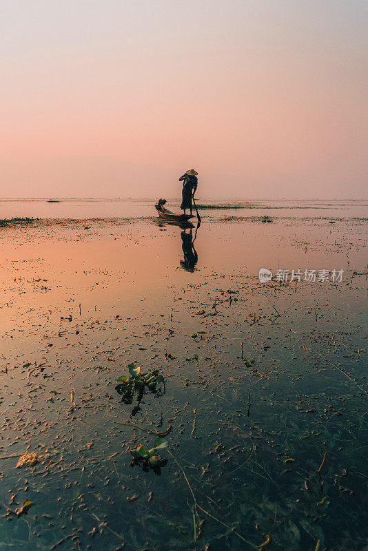 风景剪影的渔民在茵莱湖