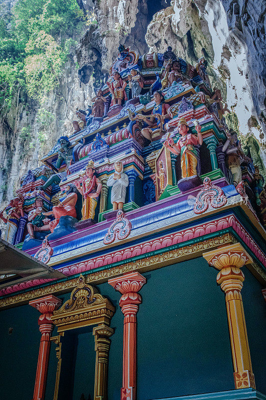 巴图洞穴庙宇