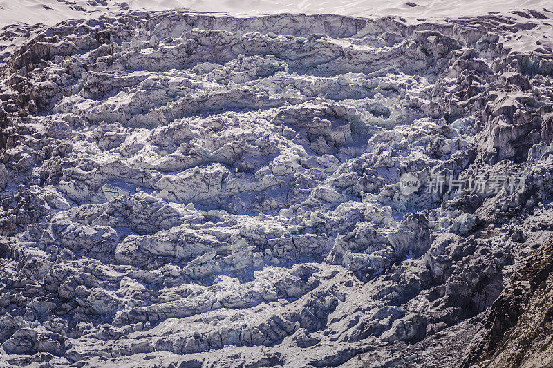 引人注目的冰川细节-白雪皑皑的布兰卡山脉-安第斯山脉，秘鲁