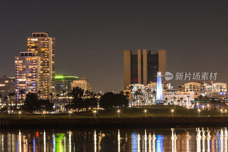 长滩是美国加利福尼亚州的一座城市，位于洛杉矶大都会区内的夜间