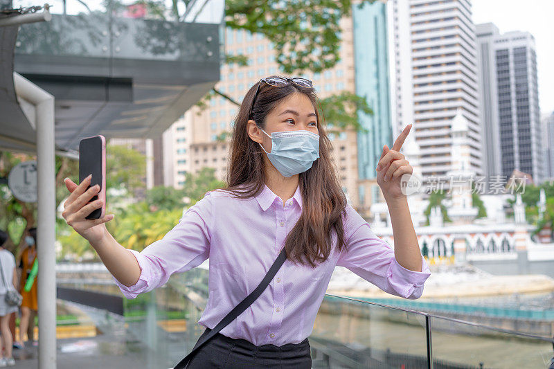 亚洲华人女性社交媒体户外直播