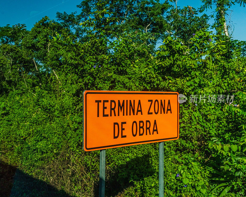 墨西哥-西班牙语道路建设标志