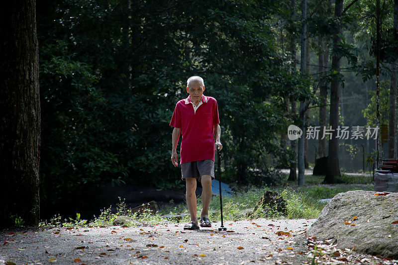 亚洲老年男性生活方式