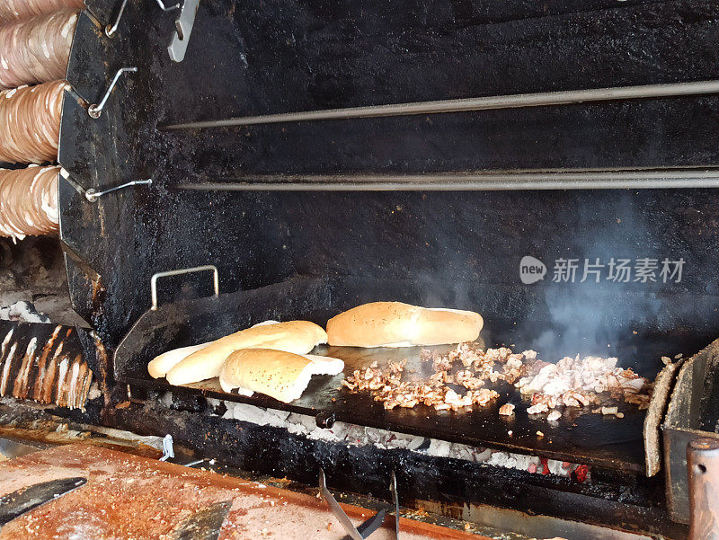 传统的土耳其羊肉kokorec肠街头快餐烹饪在安卡拉土耳其