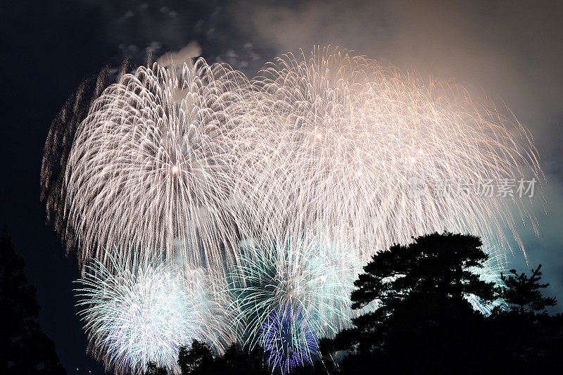 烟花在长冈