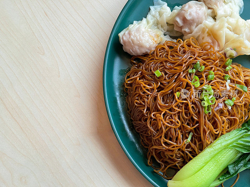 黑酱干香港馄饨面配饺子