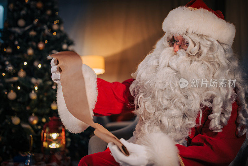 圣诞老人阅读愿望清单
