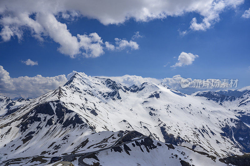 大格洛克纳山脉附近的奥地利阿尔卑斯山的雪峰