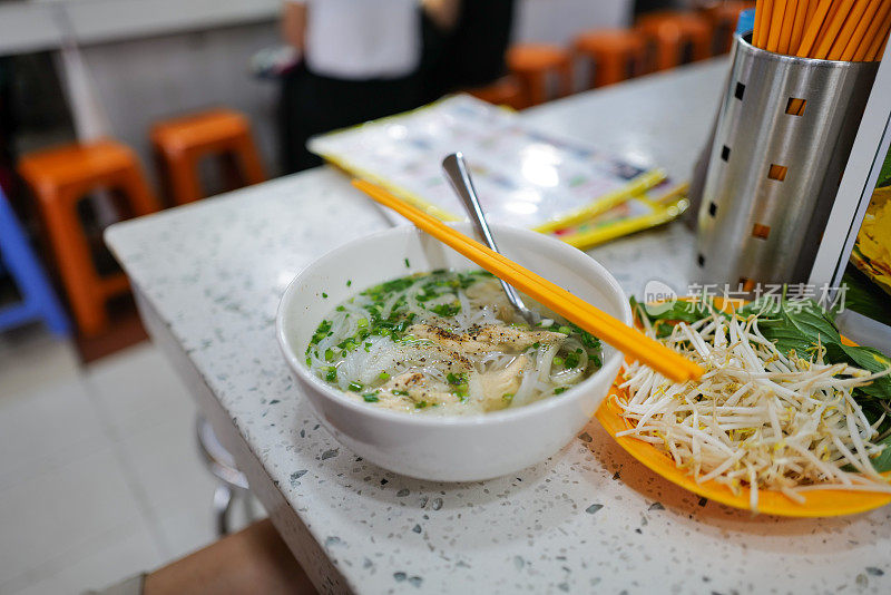 越南鸡粉米粉汤