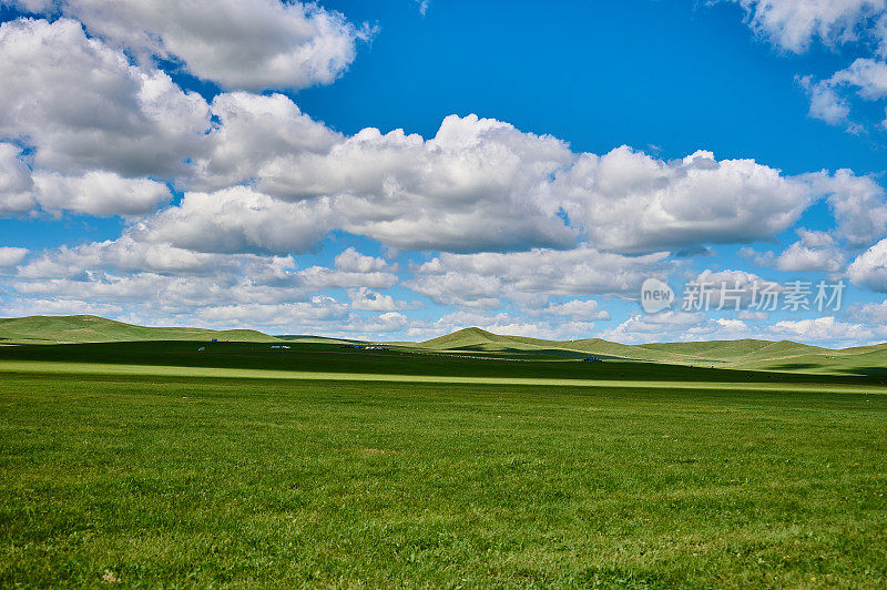 内蒙古呼伦贝尔草原，天空与草原