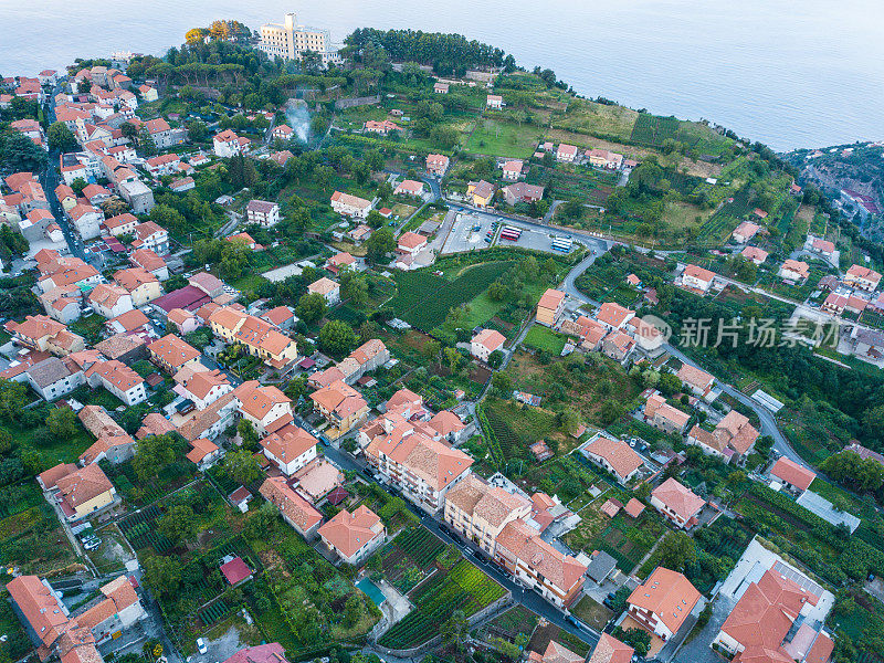 意大利阿马尔菲村，日出