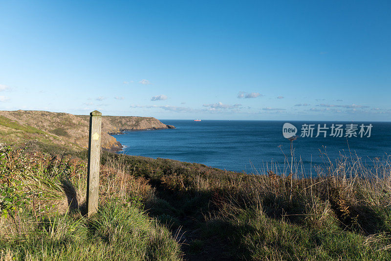 蓝天下的海景