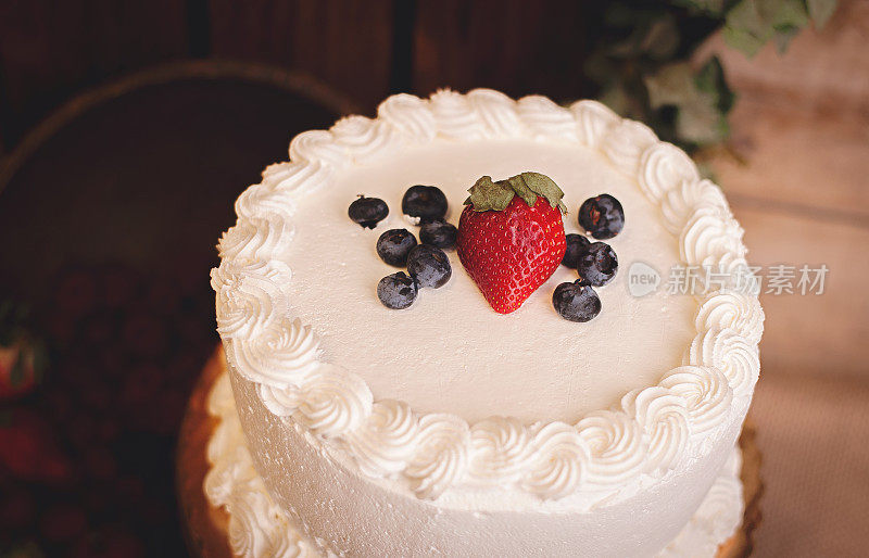 草莓蓝莓酥饼甜点