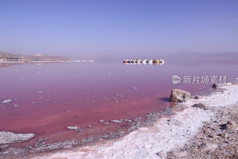 伊朗设拉子的Maharloo(粉红)湖