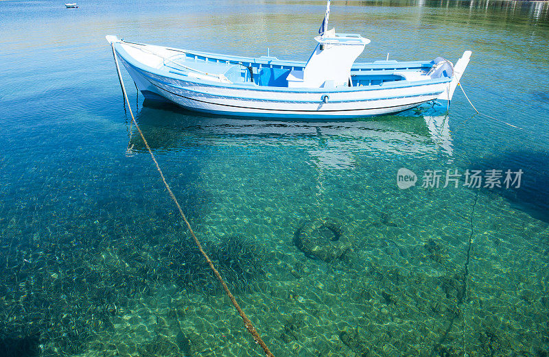 希腊勒罗斯岛Krithoni的渔船