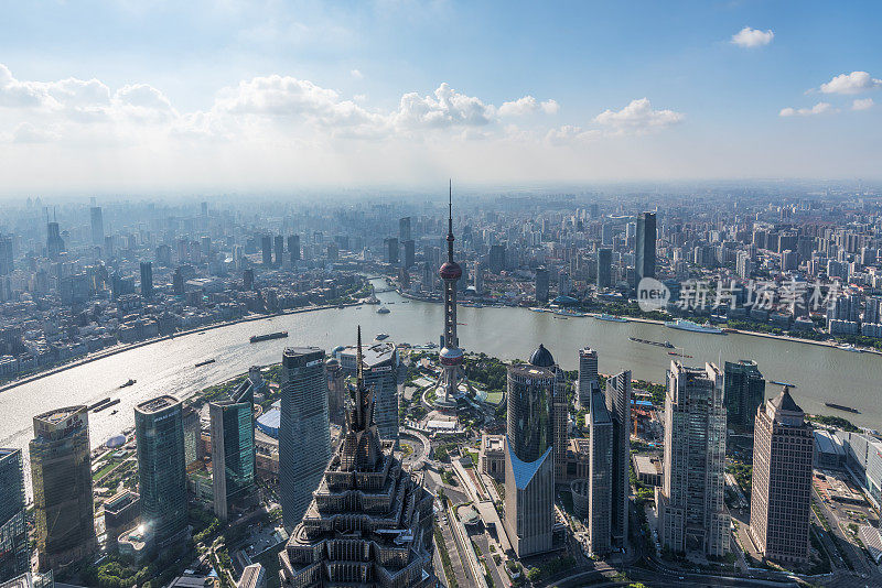 上海，中国城市景观俯瞰金融区和黄浦江。