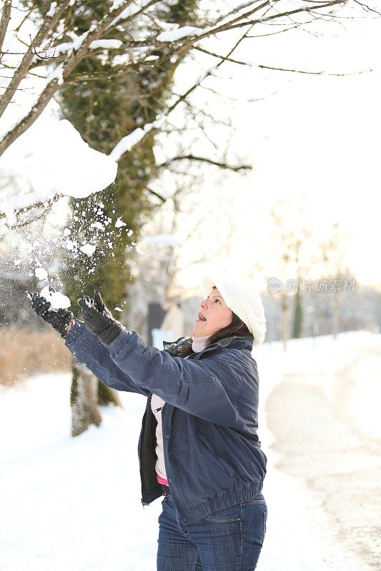 玩雪球