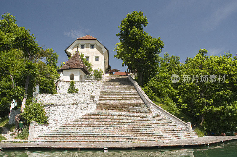 斯洛文尼亚流血湖上教堂的台阶