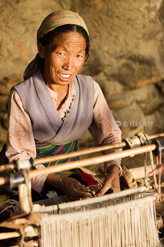 野马地区的藏族妇女