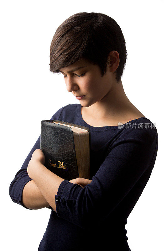 西班牙少女拿着圣经