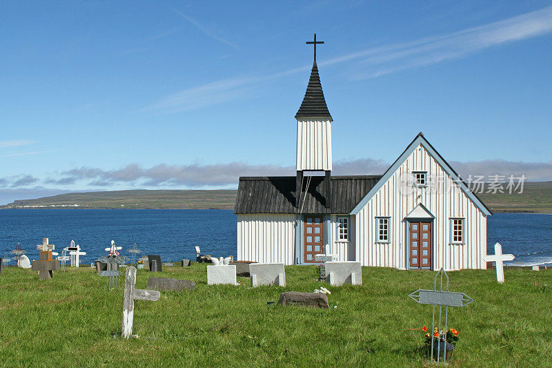 白色教堂和墓地――冰岛2