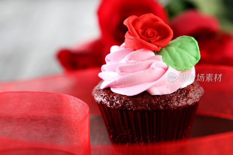 蛋糕和玫瑰