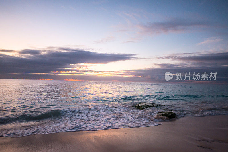 百慕大海滩上的日出