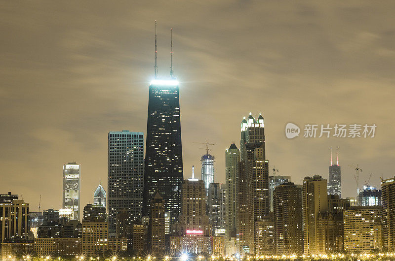 芝加哥北部夜晚的天际线