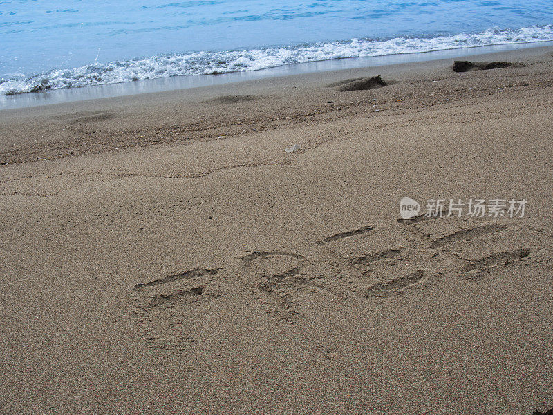 在海滩上自由绘画