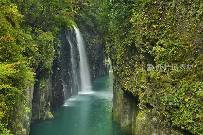 日本九州岛的高知湖峡谷