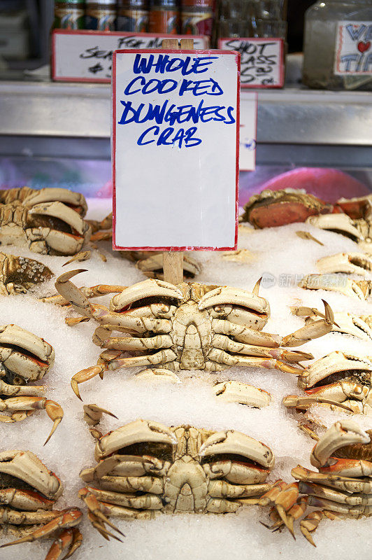 烹煮的Dungeness蟹出售
