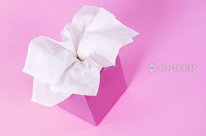 粉红色的纸巾盒