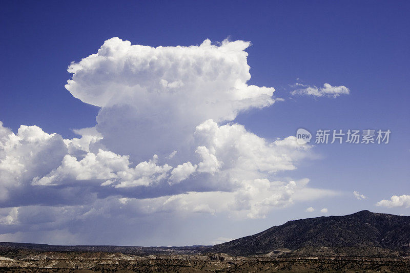 雷暴在沙漠