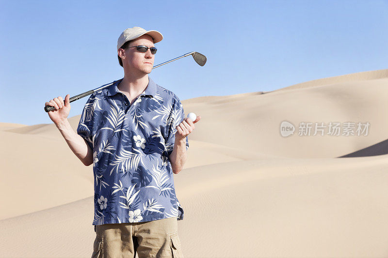 沙漠的高尔夫球手