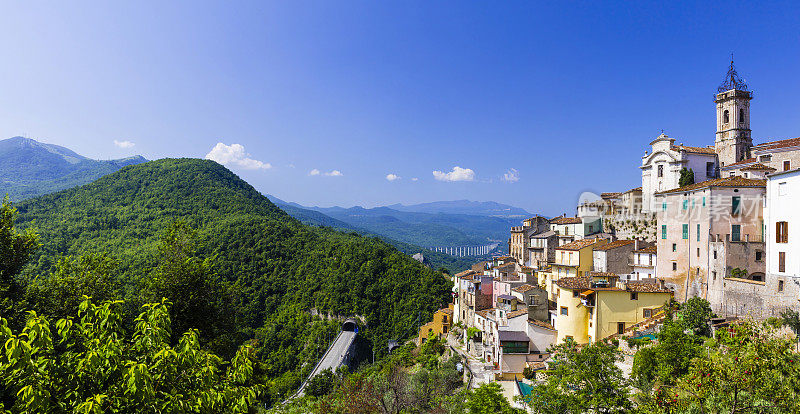意大利的美丽村庄，在Abruzzo的Colledimezzo，在Bomba的Lago