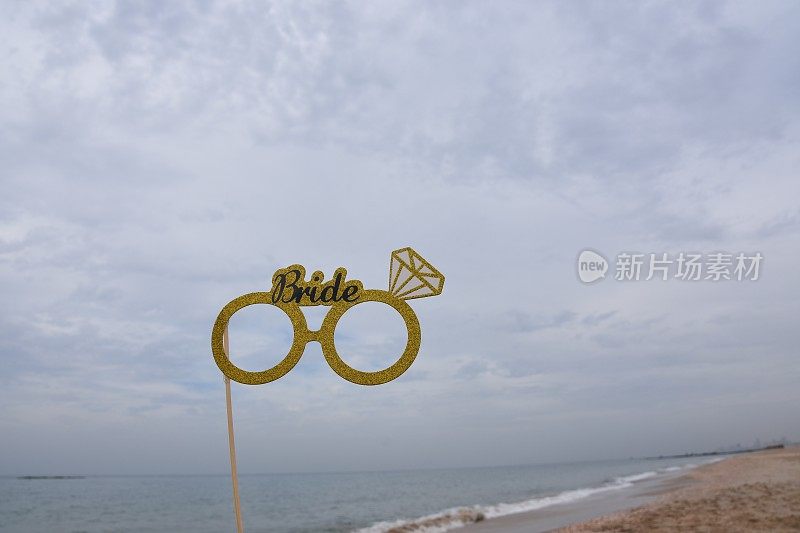 海滩上的婚礼道具