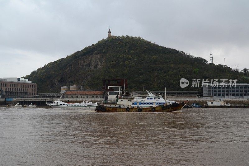 船在沈家门渔港，舟山岛，中国浙江