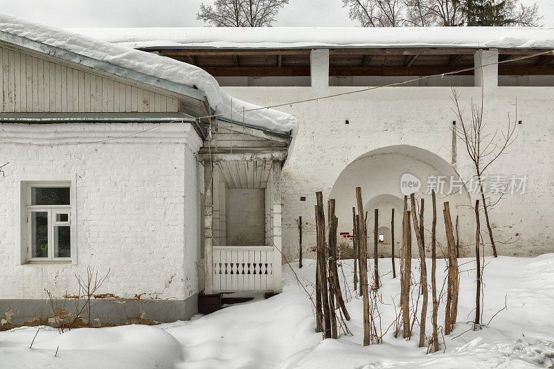 萨维诺-斯托尔热夫斯基修道院在冬天的一天。莫斯科地区。