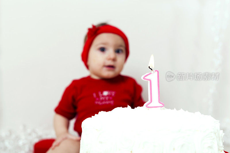 可爱的婴儿庆祝1岁生日